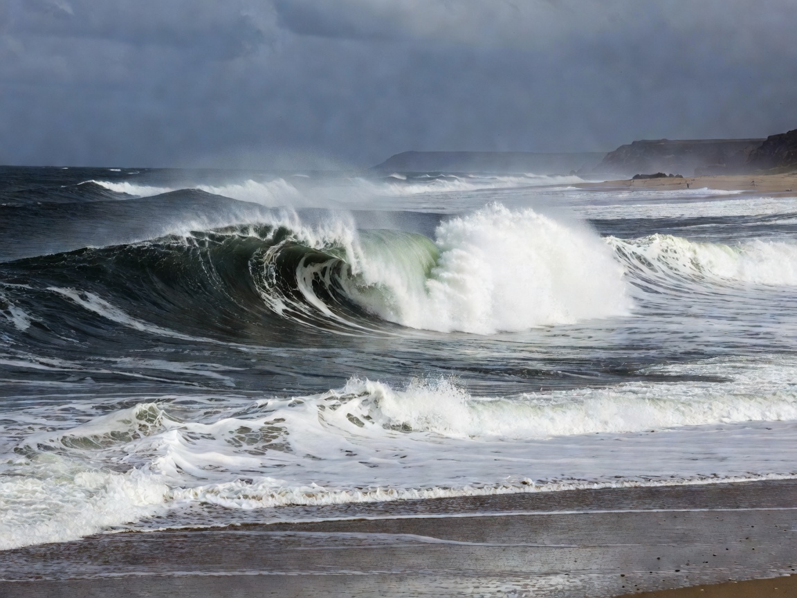 Atlantic waves breaking at Fistral Beach in Newquay